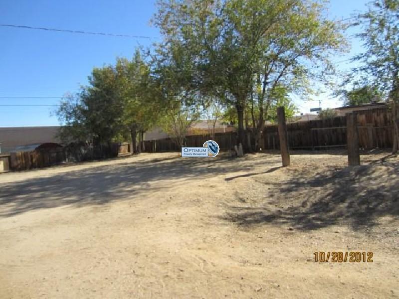 Hesperia home with covered patio, large yard 2